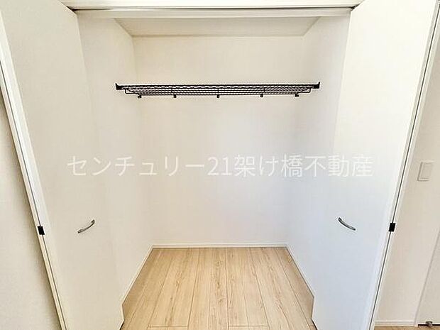 【2F 北側洋室 5.2帖】収納に便利なクローゼット◎