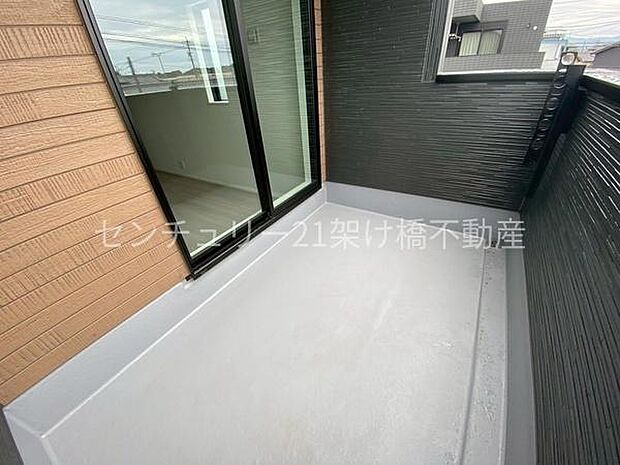 【南向きバルコニー】