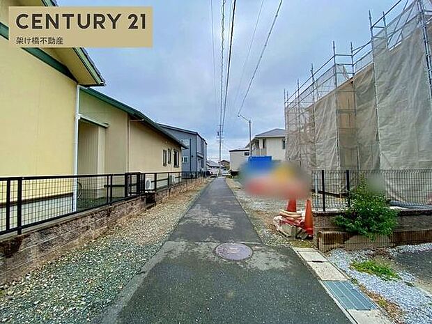 南東側公道約1.76m