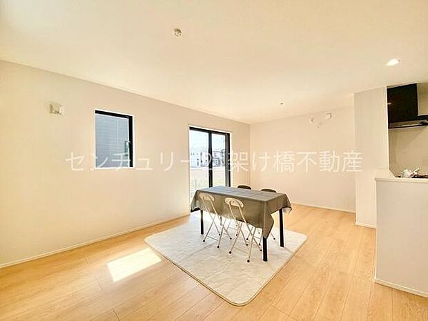 【LDK 16帖】南向き2面採光で明るいLDKです◎