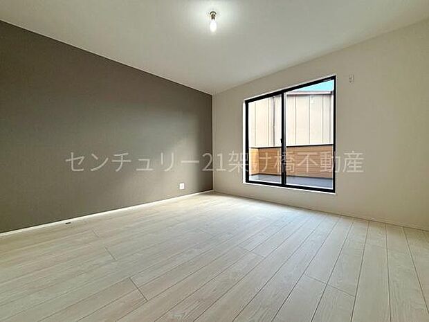 【洋室 8帖】南向きのバルコニーに面した洋室は主寝室にぴったり◎