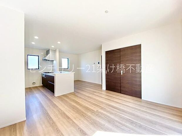 【LDK 15.75帖】南面採光で明るいリビングです♪