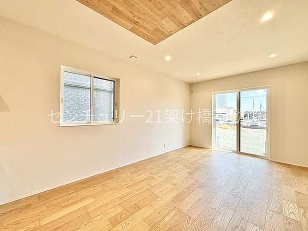 【ＬＤＫ 20.3帖】南面採光で明るいリビングです♪