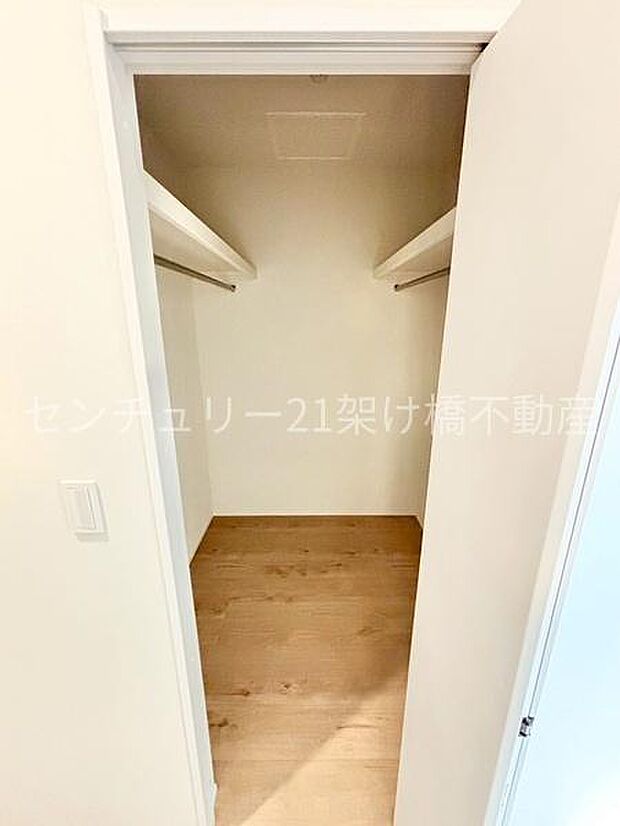 【2階　洋室　8.0帖】ウォークインクローゼット2階全洋室ウォークインクローゼット完備！更にファミリークローゼットもあり、季節物の収納も安心です♪