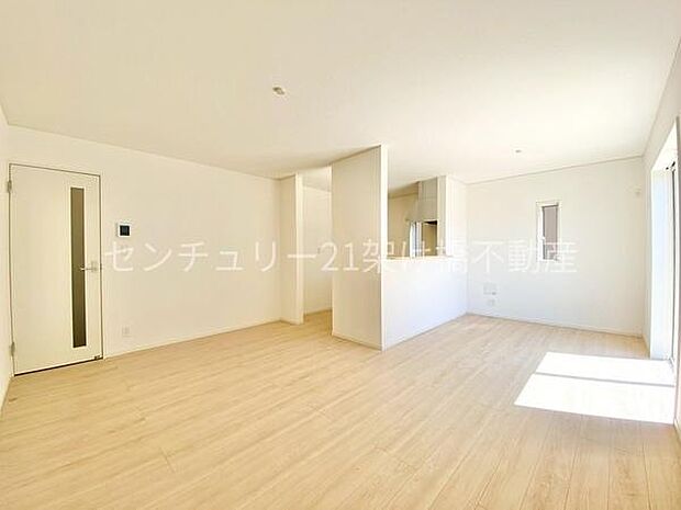 【LDK 16.2帖】南向き2面採光で広々明るいリビングです♪