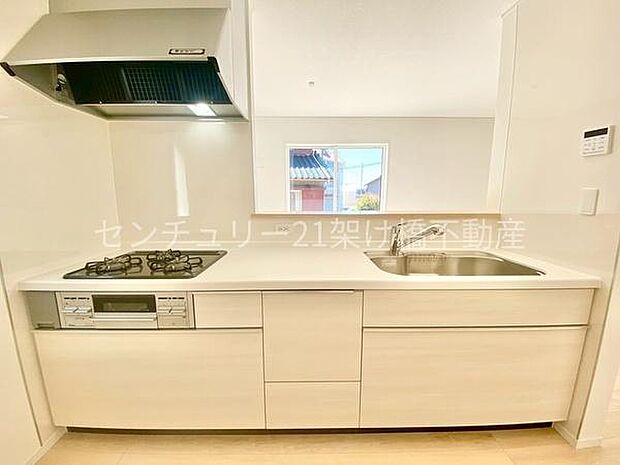 【システムキッチン】三口コンロ、グリル、浄水器付きシンクでお料理が捗ります♪