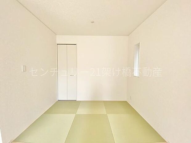 【和室3帖】リビングの隣の畳コーナーです◎