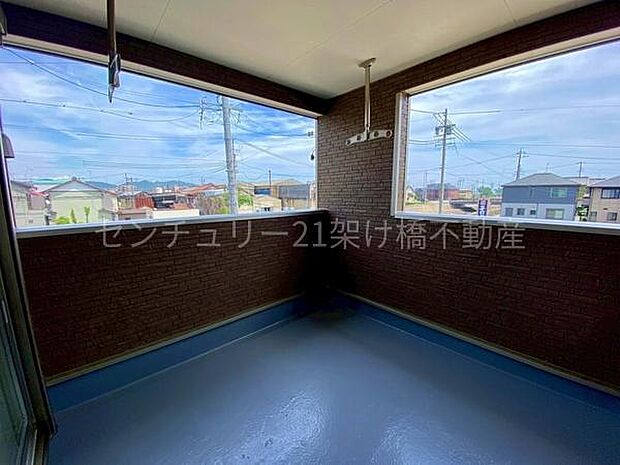 【南向きバルコニー】雨の日も安心なインナーバルコニーです。