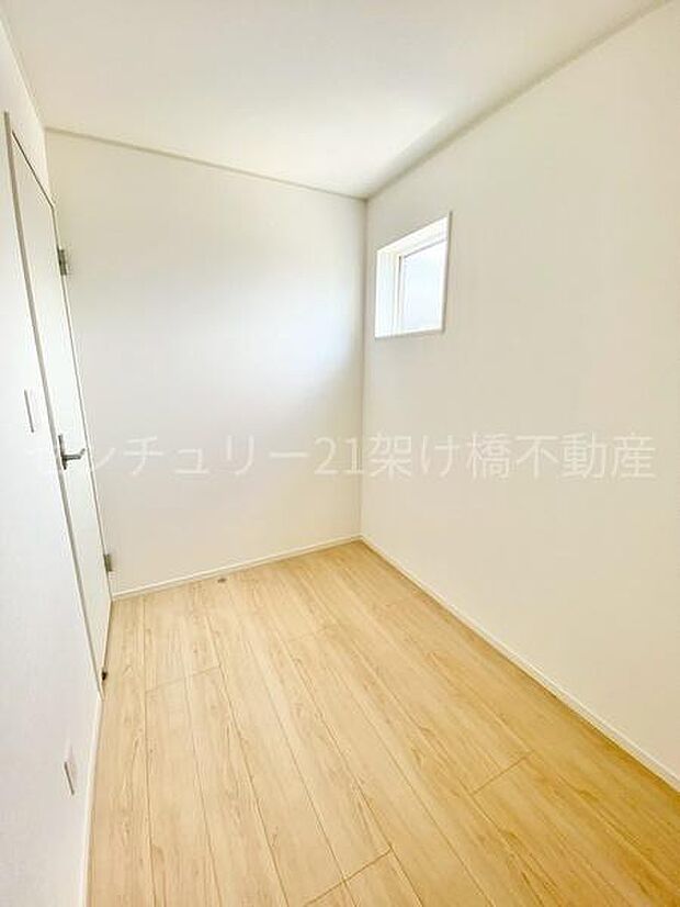 【ストレージルーム】収納以外にも書斎や趣味部屋としてもお使いいただけます。