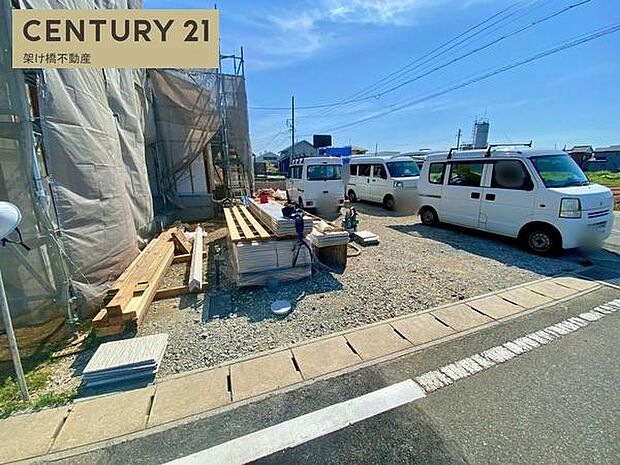 駐車並列3台可能！（但し車種による）