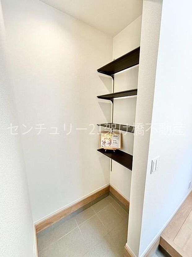 【玄関】土間収納付きで広々と使える玄関です◎