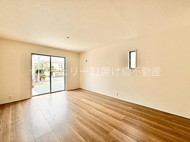 【ＬＤＫ 16.75帖】南面採光で広々明るいリビングです♪