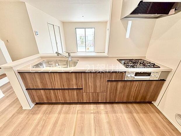 【システムキッチン】三口コンロ、グリル、浄水器付きシンクでお料理が捗ります♪