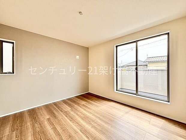 【2階　洋室　7.25帖】バルコニーに面した明るい洋室♪広々としたこちらの洋室は主寝室におすすめ♪