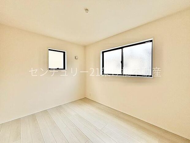 【2階　北側洋室　6.06帖】洋室2面採光で明るい洋室です♪