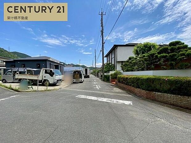 角地です♪南側公道約6ｍ西側公道6ｍあり、日当たり良好♪駐車も楽々です◎
