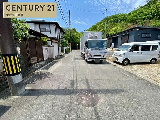 南東側公道約6ｍあり、日当たり良好♪駐車も楽々です◎