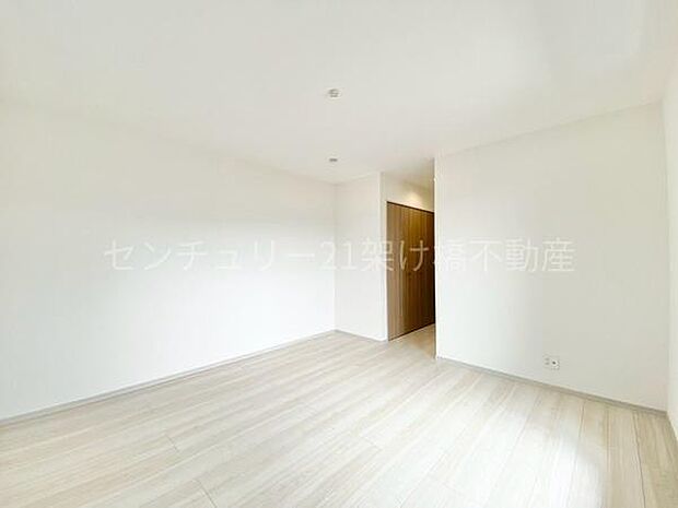 【2階　西側洋室　9帖】別角度