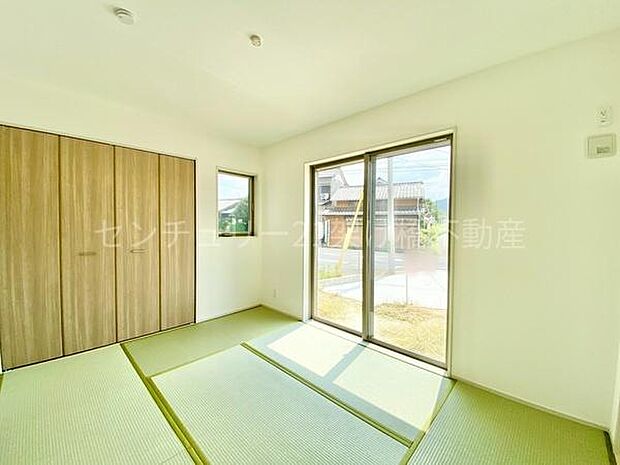 【リビング横和室　6帖】憩いの和スペースお子様の遊び場や、お勉強スペースとしても◎