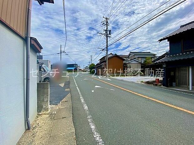 南側公道約8mあり、日当たり良好♪駐車も楽々♪