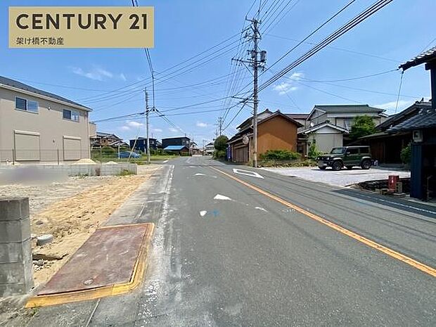 南側公道約8mあり、日当たり良好♪駐車も楽々♪