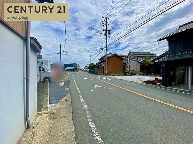 南側公道約8mあり、日当たり良好♪駐車も楽々♪