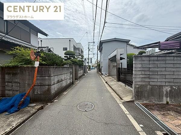 交通量が穏やかな前面道路安心して暮らせる環境が整っています