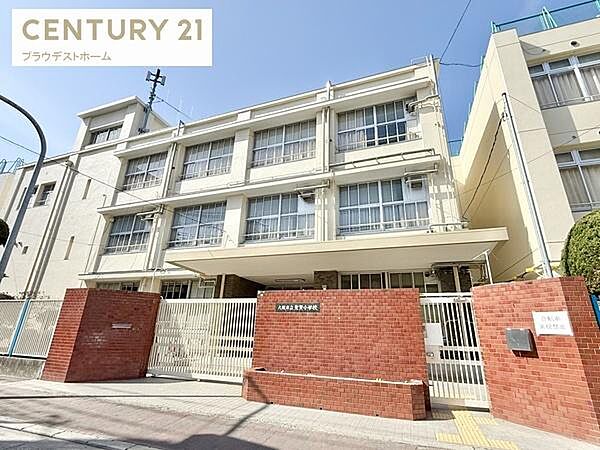 大阪市立聖賢小学校まで576m、校名はかつて学校の近くにあった「聖賢橋」に由来し「子どもたちが聖人賢士の道を学び通う橋」という願いが込められています