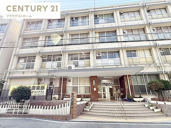 大阪市立蒲生中学校まで855m、教育理念：「自ら学び、考え、正しく判断・行動できる生徒の育成」です。