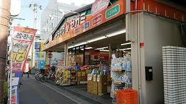 ドラッグセガミ鴻池店まで1010m、近くにあると、必要に応じてすぐに薬品類を買えるので安心♪