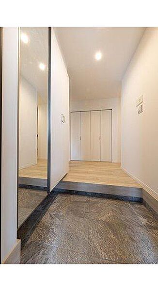 姿見付きの玄関収納♪いつでも綺麗な玄関♪建物価格1850万円、建物面積105ｍ2