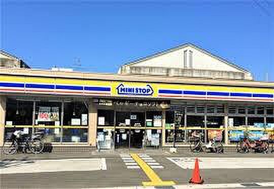 ミニストップ寝屋川上神田店まで835m、徒歩約13分♪家の近くにコンビニあります♪