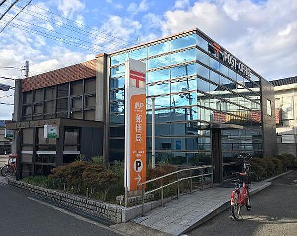 寝屋川高柳五郵便局まで390m、徒歩約4分♪日々の手続きに欠かせない郵便局も徒歩圏内♪
