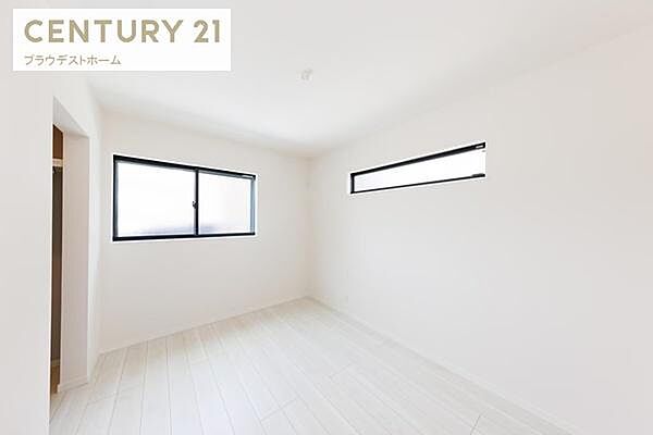 ※モデルハウスの写真です。明るくゆったりした洋室。寝室にも使いやすいです。建物プラン例　建物価格1850万円、建物面積90m2