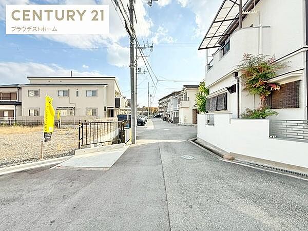 土曜日・日曜日はもちろん平日のご案内も可能です。お気軽にお問い合わせください。