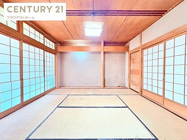 広々とした和室が二部屋も♪来客にも困りません♪まるで旅館みたいですね♪