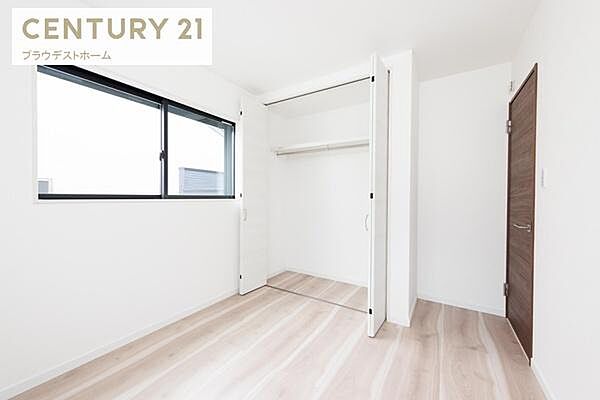 ※モデルハウスの写真です。各居室クローゼットも相談可能。建物プラン例　建物価格1600万円、建物面積100m2