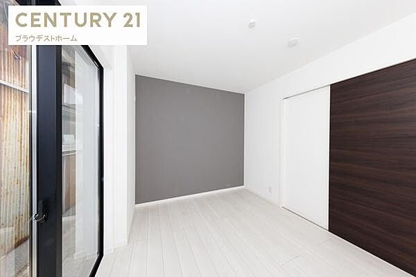 ※モデルハウスの写真です。いろいろな用途にお使いいただける洋室。採光も取れた明るいお部屋。建物プラン例　建物価格1900万円、建物面積105m2