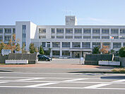 守山市立守山南中学校まで534m