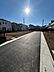 その他：陽当たり良好な南東側の開発道路に面した角地■50坪の整形地ですので、並列駐車2台や広いお庭など、敷地を有効に活用したプランニングが可能！現況更地のため解体費用の心配もなく、建築計画を進められます◎