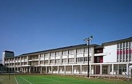 北本市立宮内中学校まで1100m、毎日の通学が、成長期のお子様の基礎体力作りにつながる程よい距離感です。