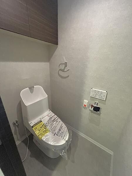 【ウォシュレットトイレ】トイレ新規交換・CFシート貼替～リフォーム完了しました■シンプルで無駄のないデザインでお掃除しやすさGOOD！　キレイがずっと続くトイレです。
