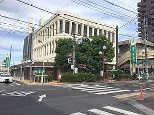 埼玉りそな銀行桶川支店まで927m、金融機関が近くにあると、急な用事の際にも安心です。