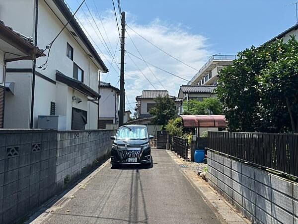 ≪奥まった敷地だからこそ叶う、我が家だけの落ち着き≫前面道路：東側私道4.0ｍ～私道持分あり。ＪＲ高崎線『桶川』駅徒歩16分で通勤通学の利便性Ｇｏｏｄ！スーパーまで徒歩7分の立地です◎！