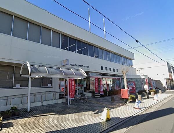 蓮田郵便局まで750m、徒歩圏内にあり、郵便物の発送やATMの利用など、日々の用事に便利です。