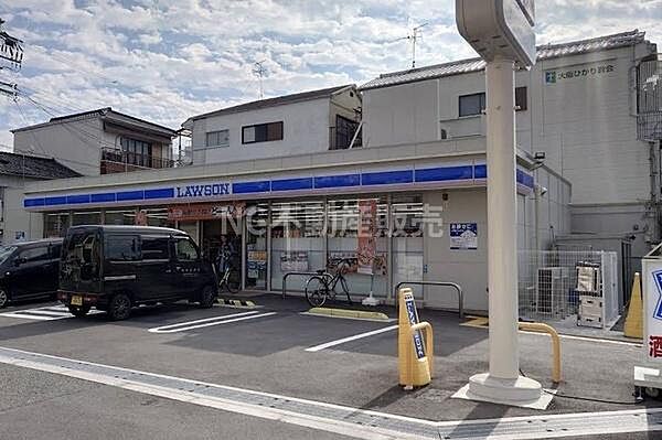 ローソン 中川西三丁目店まで370m
