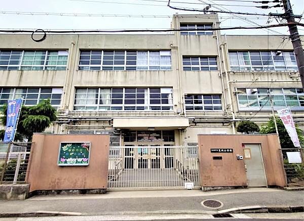 東大阪市立荒川小学校まで1375m