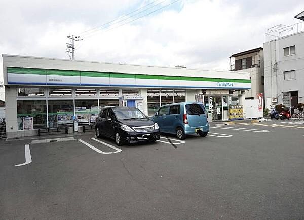 ファミリーマート俊徳道駅西店まで880m