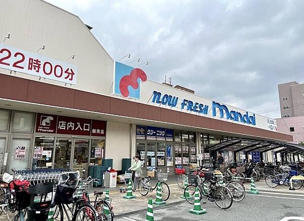 万代鶴見店まで501m
