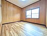 洋室：南東洋室広さと落ち着きを兼ね備えた主寝室で、心地よいプライベートタイムをお過ごしいただける空間です。